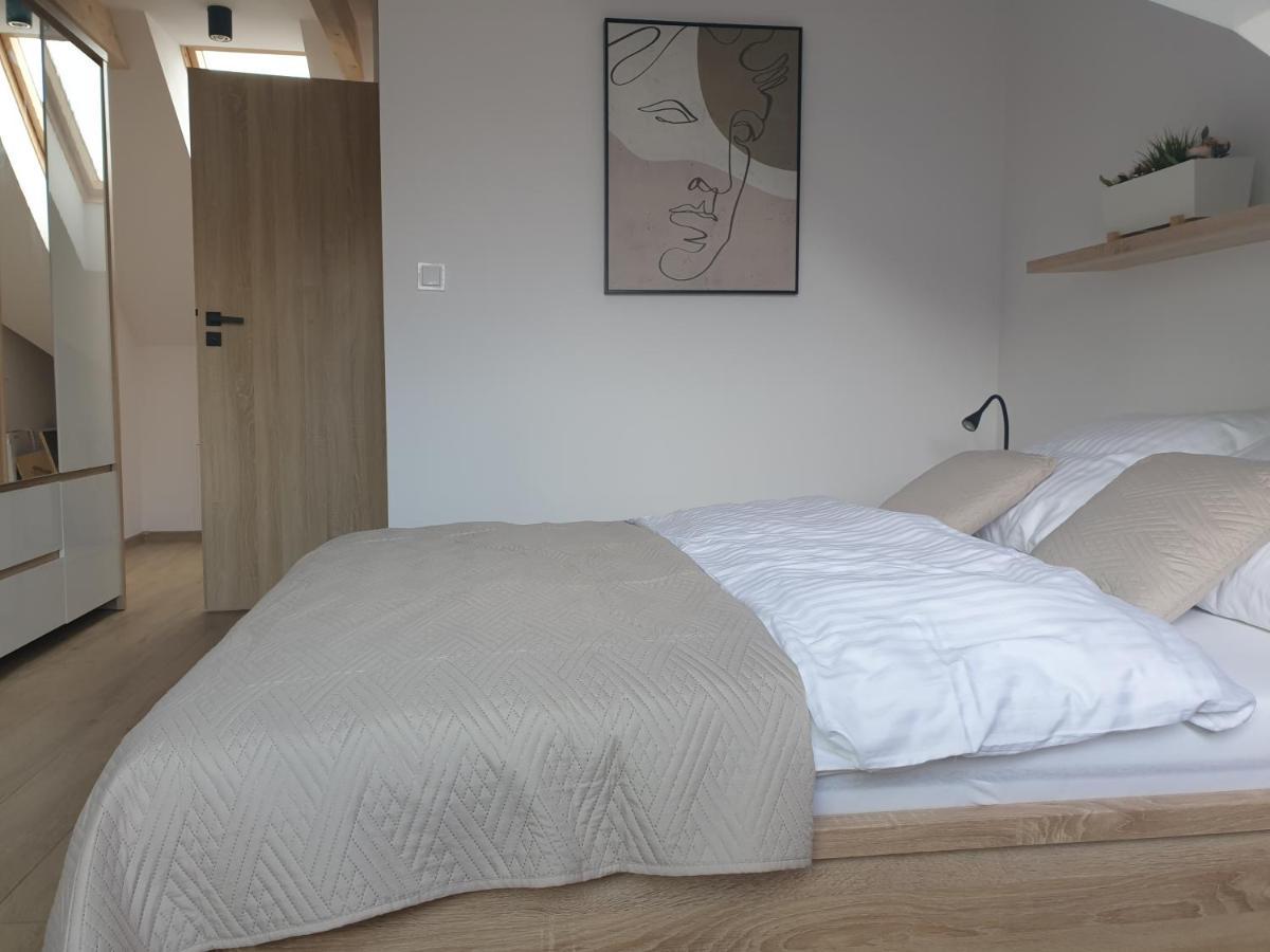 Near The Airport- Apartments Cracovia Esterno foto